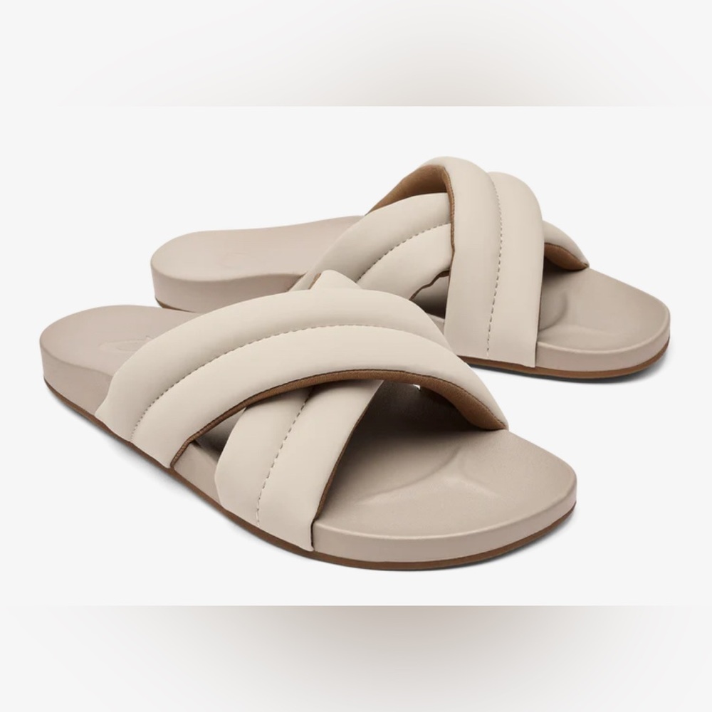 OluKai Cream Women's Sandals